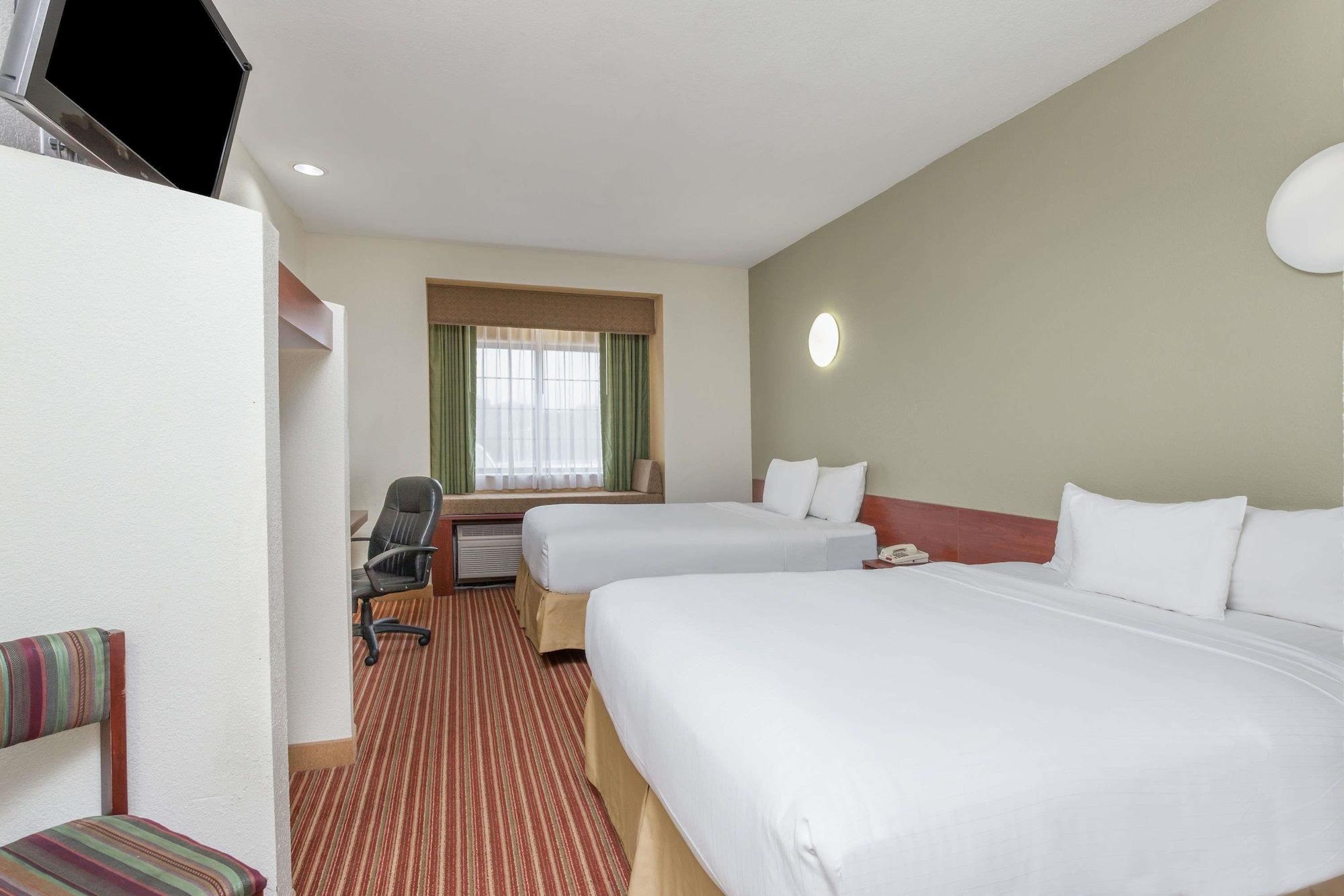 Days Inn By Wyndham Near Kansas Speedway Kansas City Exterior foto