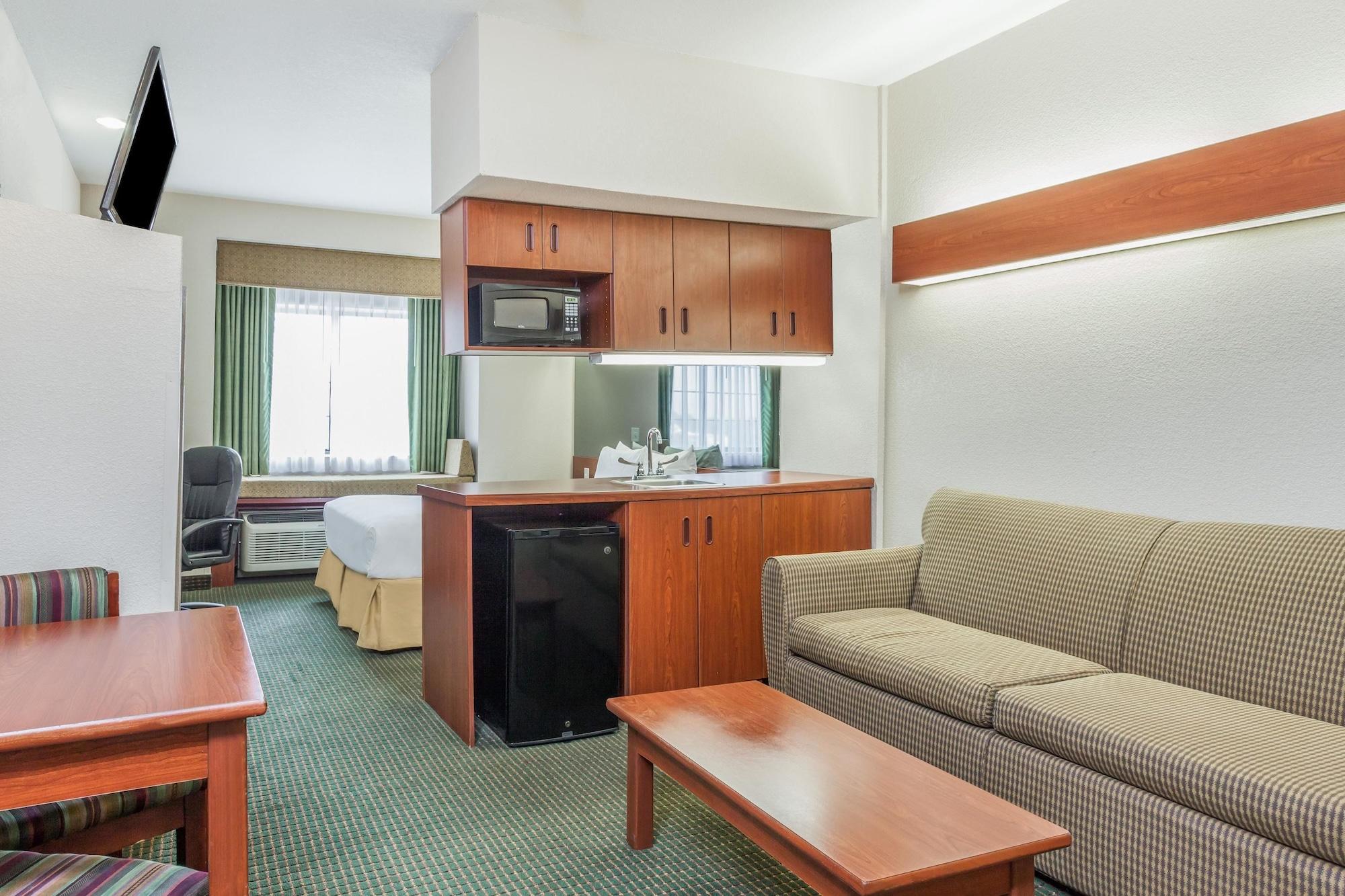 Days Inn By Wyndham Near Kansas Speedway Kansas City Exterior foto