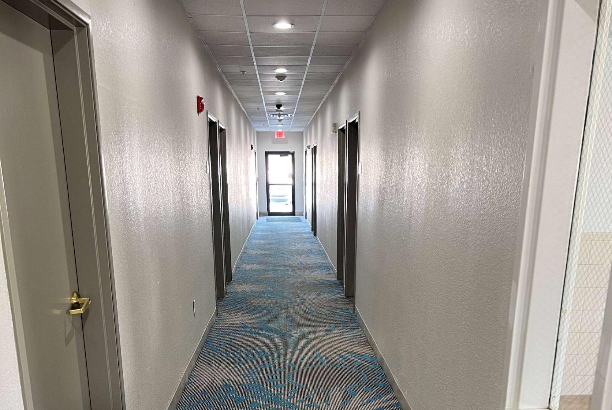 Days Inn By Wyndham Near Kansas Speedway Kansas City Exterior foto