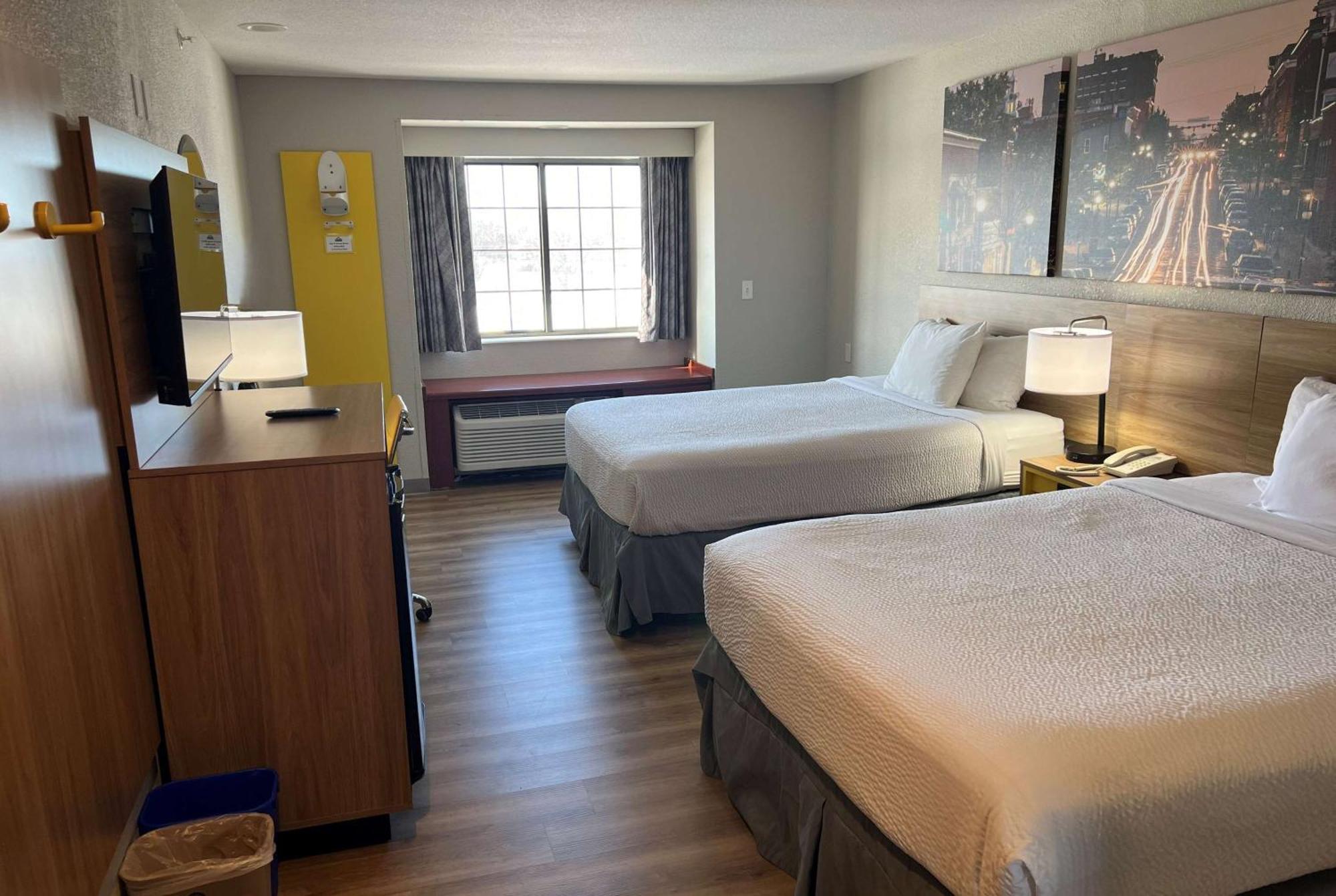 Days Inn By Wyndham Near Kansas Speedway Kansas City Exterior foto