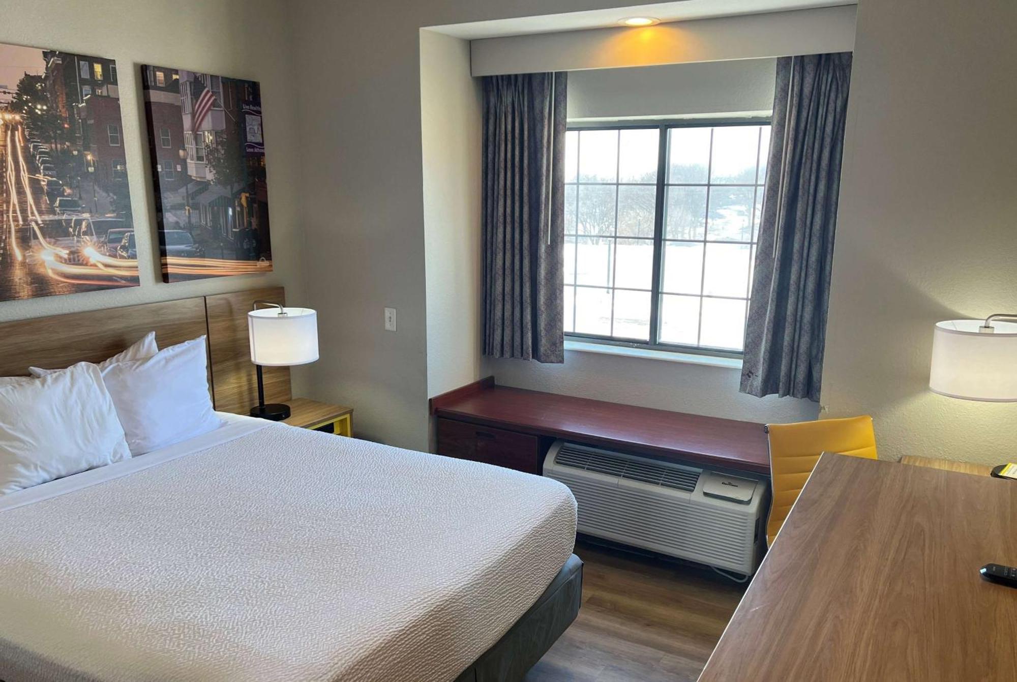 Days Inn By Wyndham Near Kansas Speedway Kansas City Exterior foto