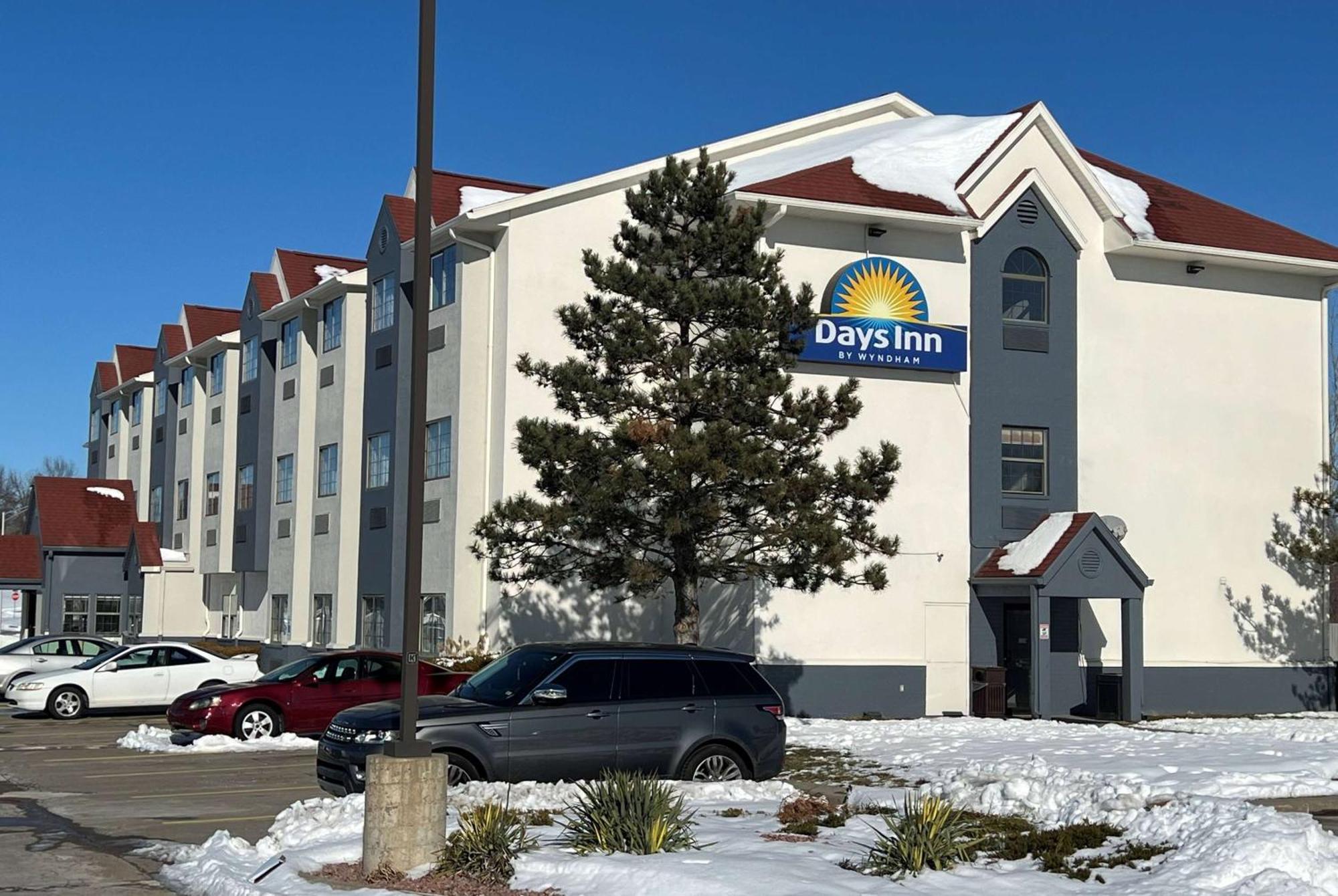 Days Inn By Wyndham Near Kansas Speedway Kansas City Exterior foto